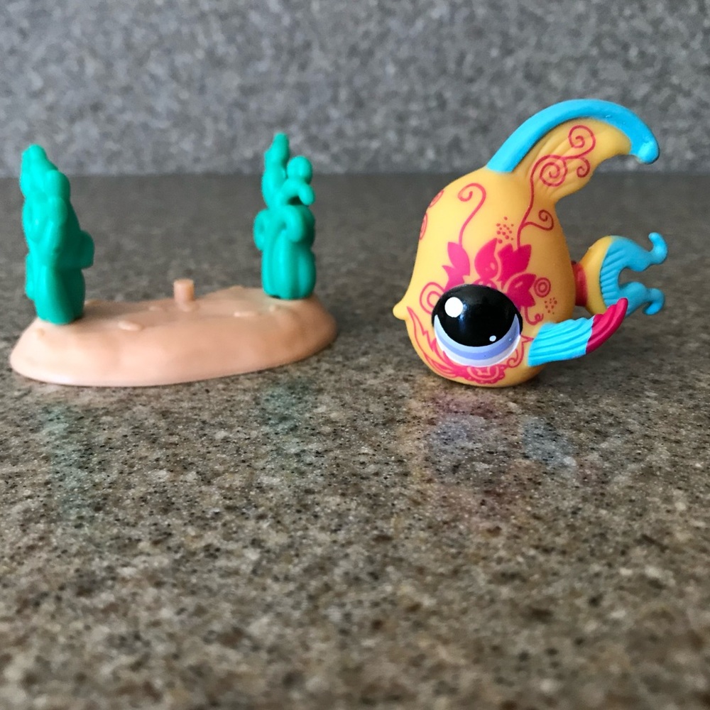 LPS Angelfish & Stand (Littlest Pet Shop)